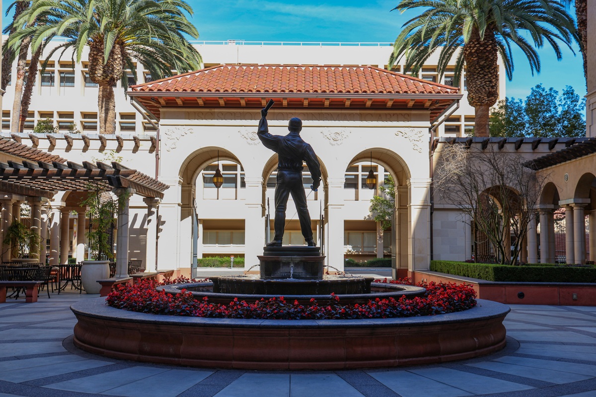 USC statue in courtyard with palm trees