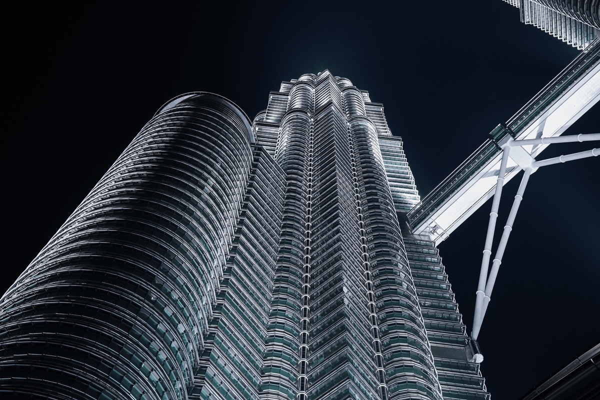 Looking up at one Petronas Tower with skybridge