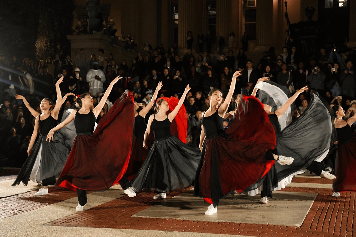 Hip hop dance performance